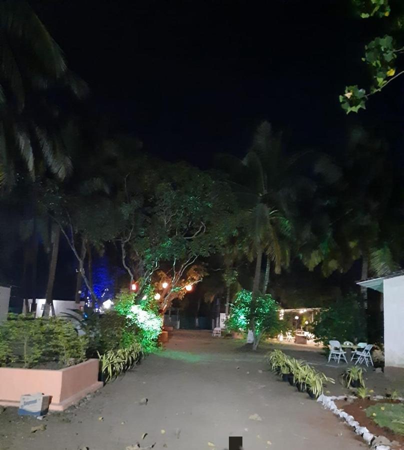 Sereno Farms Hotel Alībāg Buitenkant foto